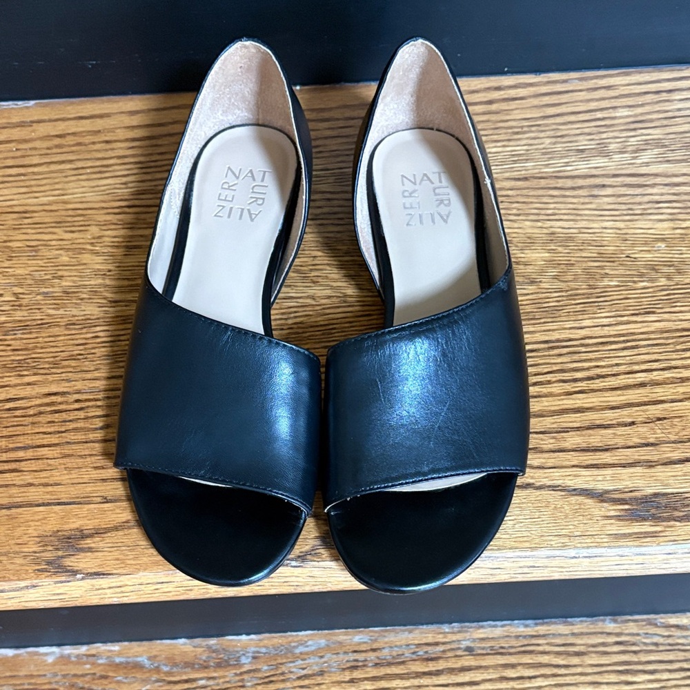 Naturalizer Women's Black Open-Toe Flats 7N